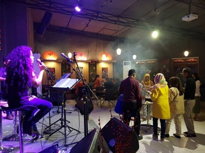 cafe live music di surabaya