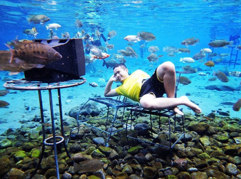 foto underwater umbul ponggok
