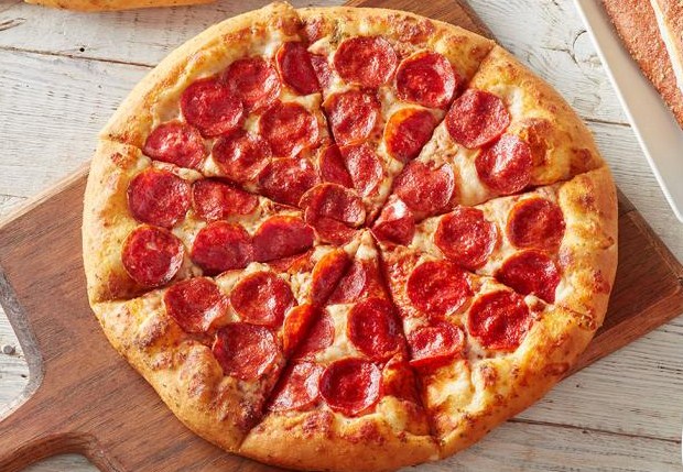Ustazah memiliki sebuah pizza. Pizza tersebut dipotong menjadi 8. Berapa nilai sepotong pizza?