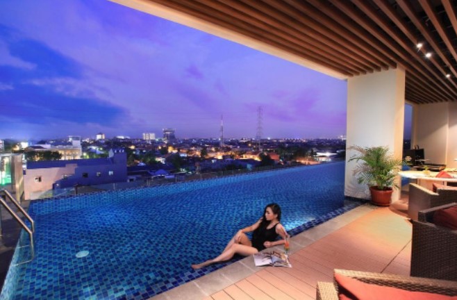 Hotel dengan Kolam Renang Rooftop di Surabaya